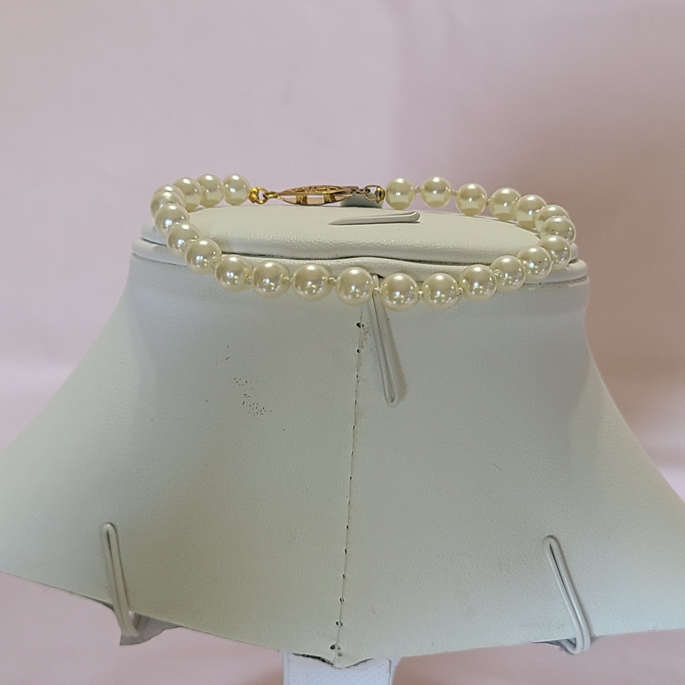 Vintage Faux Pearl Glass White Beaded Knotted Bracelet Fish Hook Clasp Formal